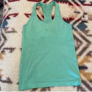 Lululemon tank top